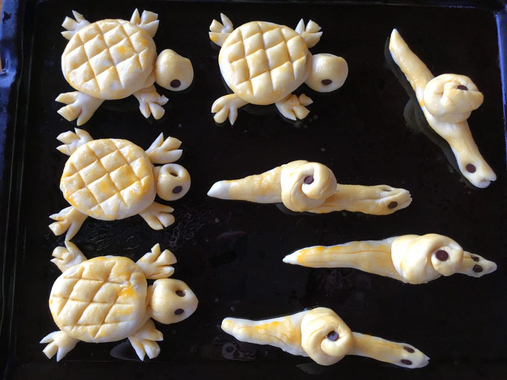 how to create animals from yeast dough swiss bread