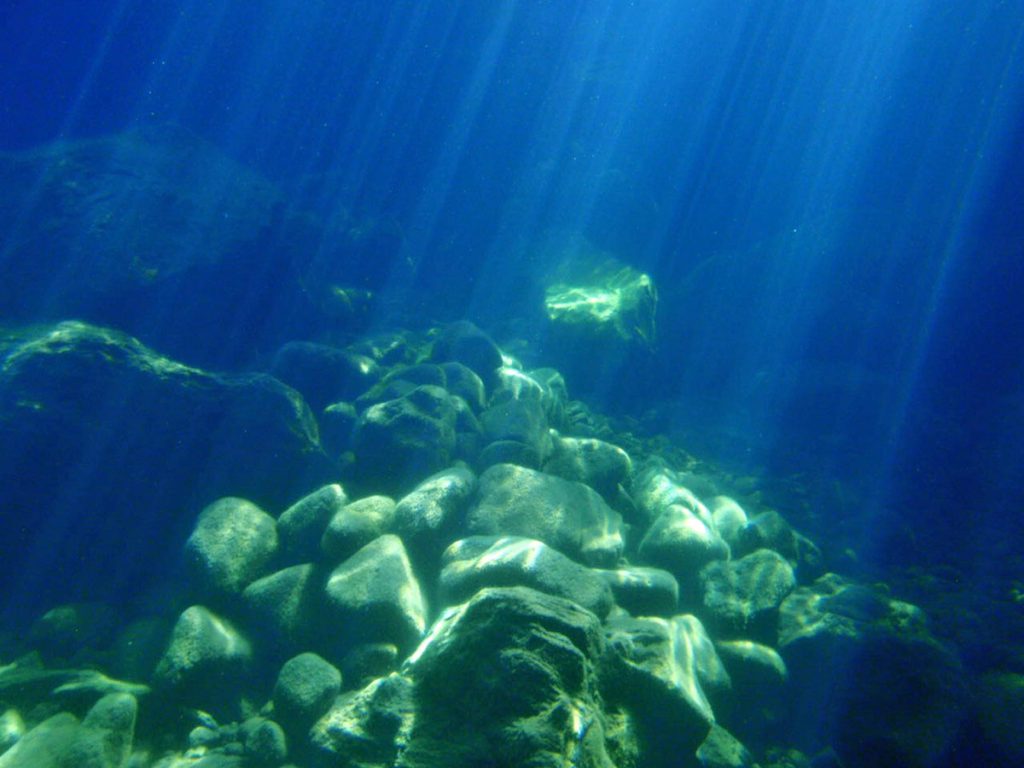 Diving Lake Taupo Fascinating Rocks Underwater