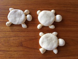 how to create turtles from yeast dough